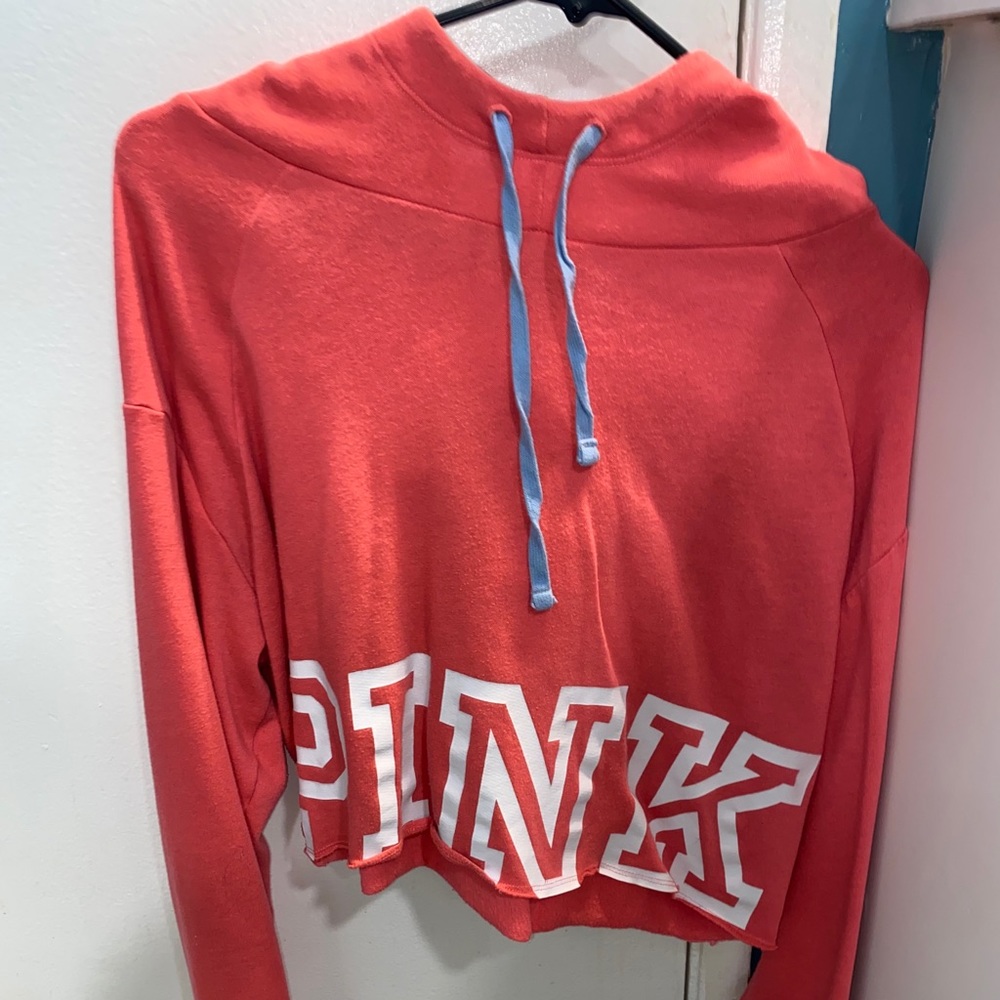 M VS pink cropped pullover